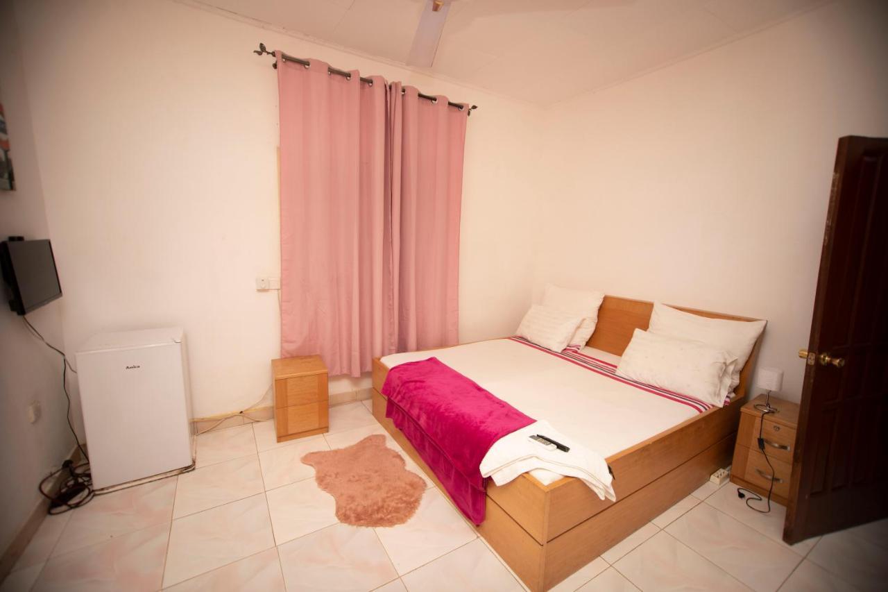 Marysin Guest House Accra Buitenkant foto